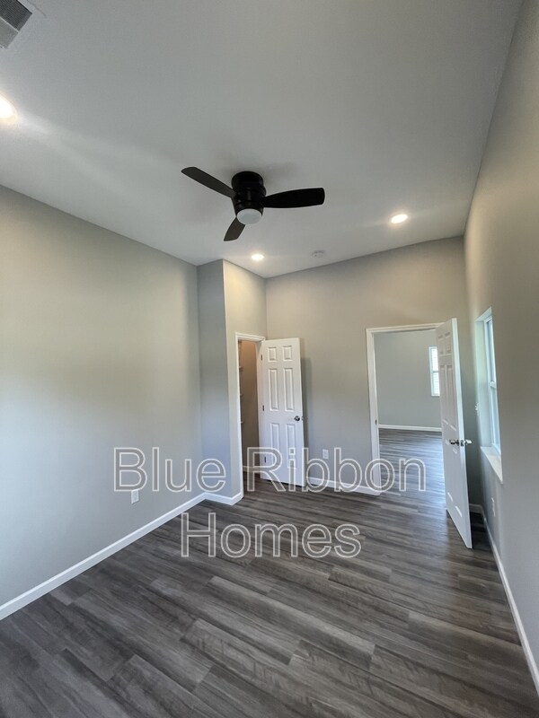 Building Photo - 1616 8th Ave