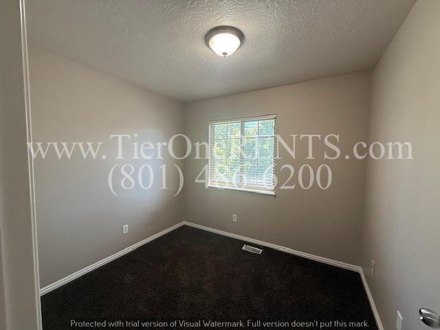 Building Photo - No deposit option for qualified renters wi...