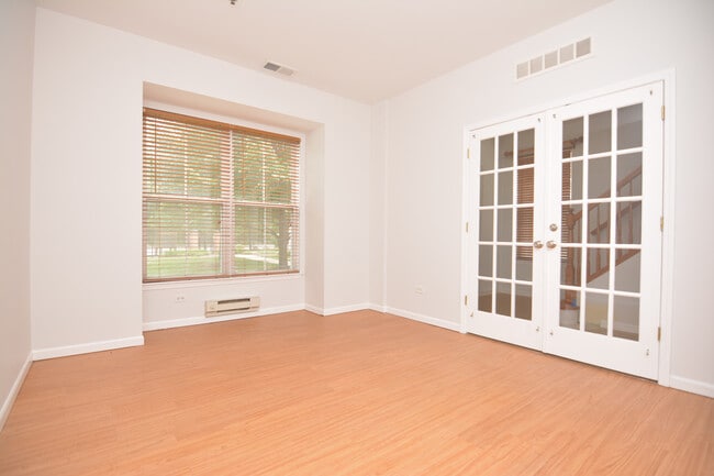 Building Photo - 4756 N Lamon Ave