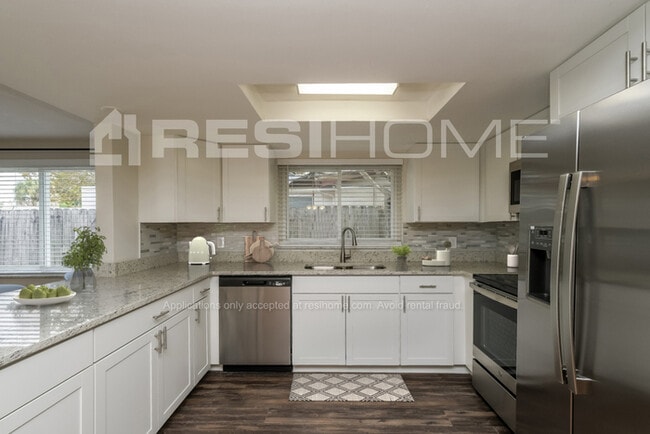 Building Photo - 7005 Brentwood Dr