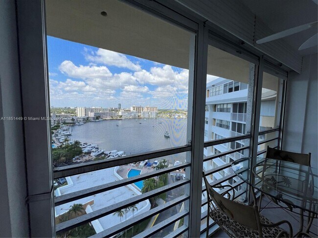 Building Photo - 100 Golden Isles Dr