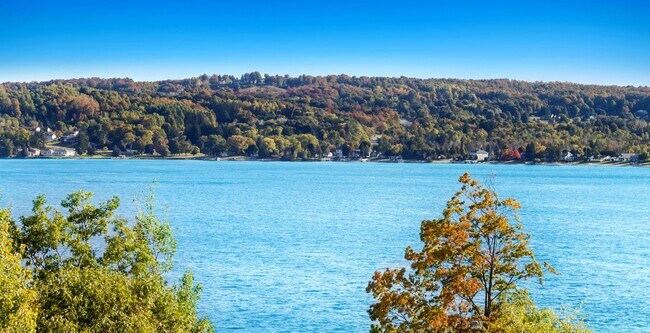 Building Photo - Lakefront End-Unit Condo with Crystal Lake...