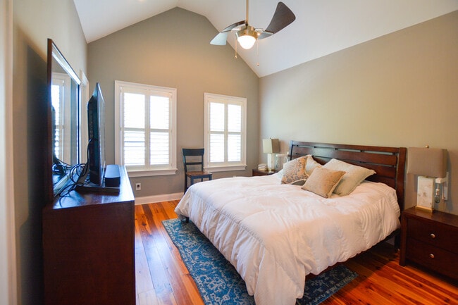 Building Photo - Fully Furnished Home in Downtown Charleston