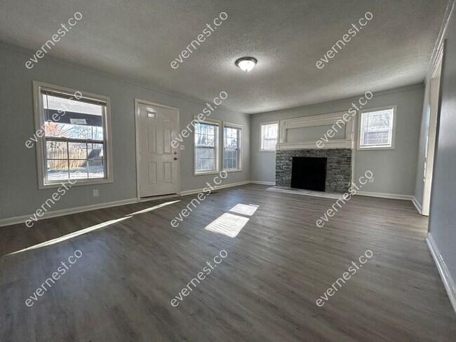 Building Photo - Charming 3-Bedroom, 2-Bathroom Home / Pet-...