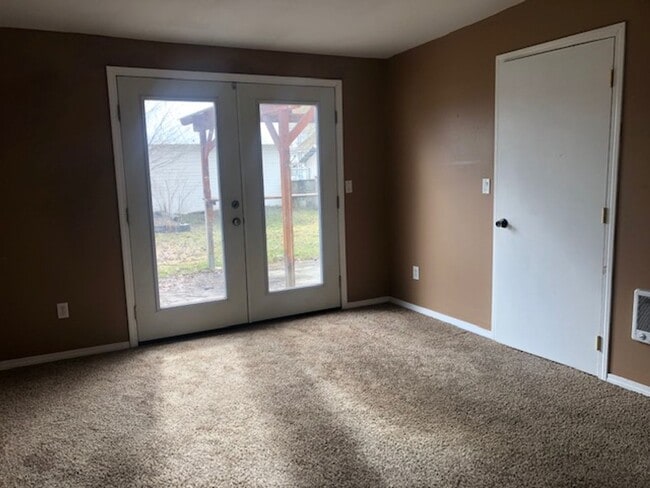 Building Photo - VINTAGE BUNGALOW NEAR CORBIN PARK AVAILABLE NOW!!