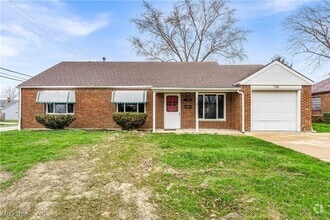 Building Photo - 726 Willow Dr