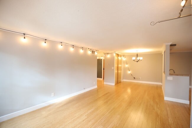 Building Photo - 22 Moss Ave