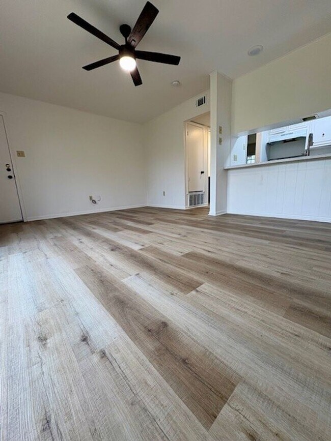 Building Photo - 5505-5507 Tennyson