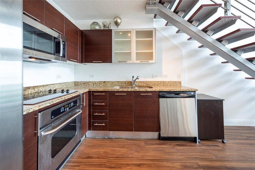 Building Photo - 41 SE 5th St