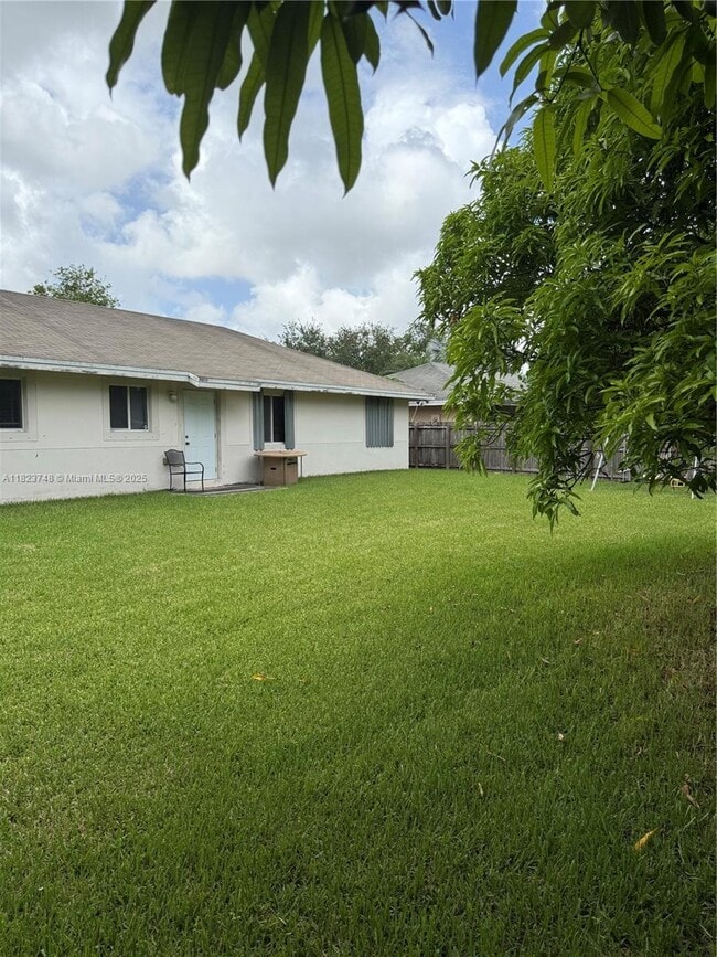 Building Photo - 855 W Davis Pkwy