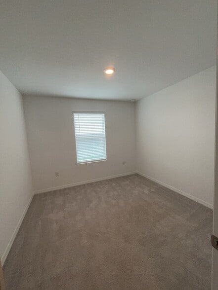 Building Photo - 76 Citrine Lp