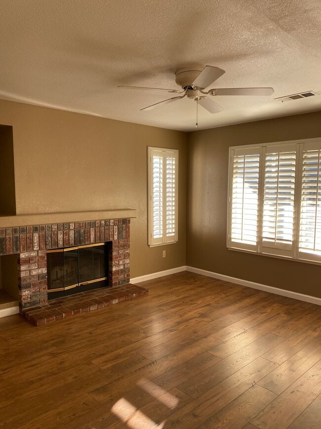 Building Photo - 3 bedroom 3 bathroom Salida Home