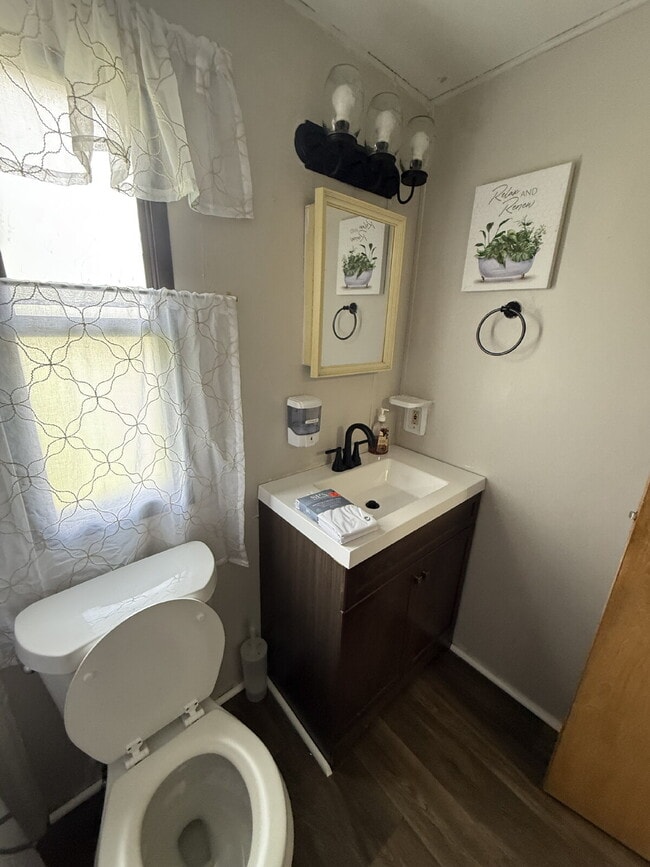 Building Photo - 2 Bedroom / 2 Bathroom Mobile Home in high...