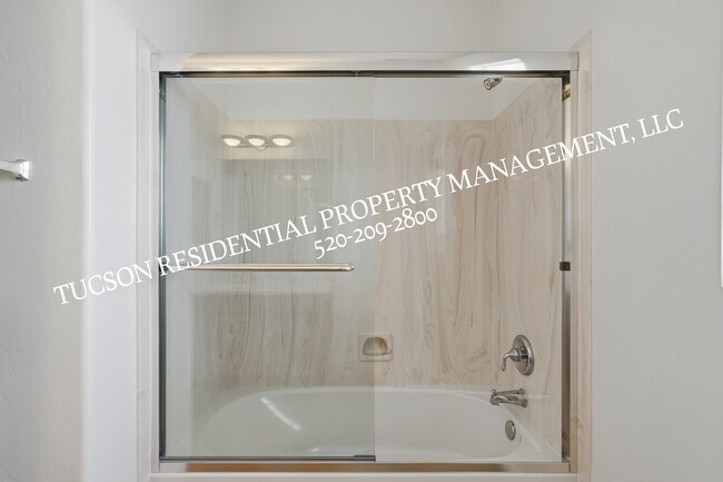 Building Photo - 13245 N Booming Dr