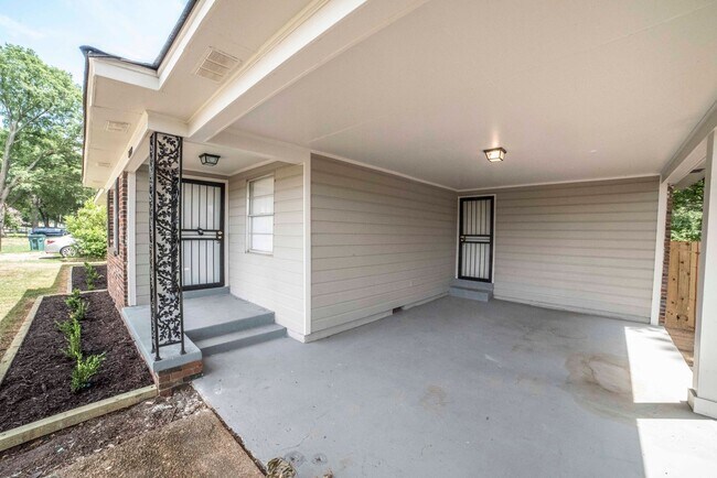 Building Photo - 3109 Christine Rd