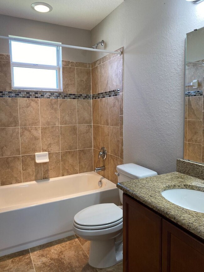 Building Photo - 481 Pheasant Dr