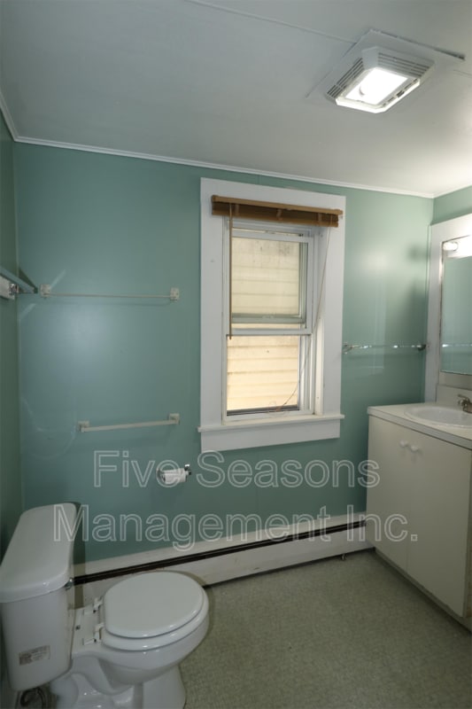 Building Photo - 128 N Winooski Ave