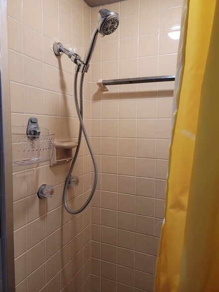 Building Photo - 5321 NE 29th St