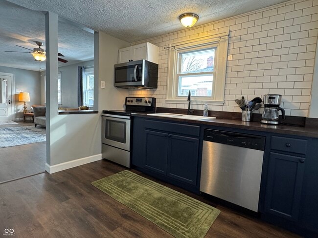 Building Photo - 6186 Evanston Ave