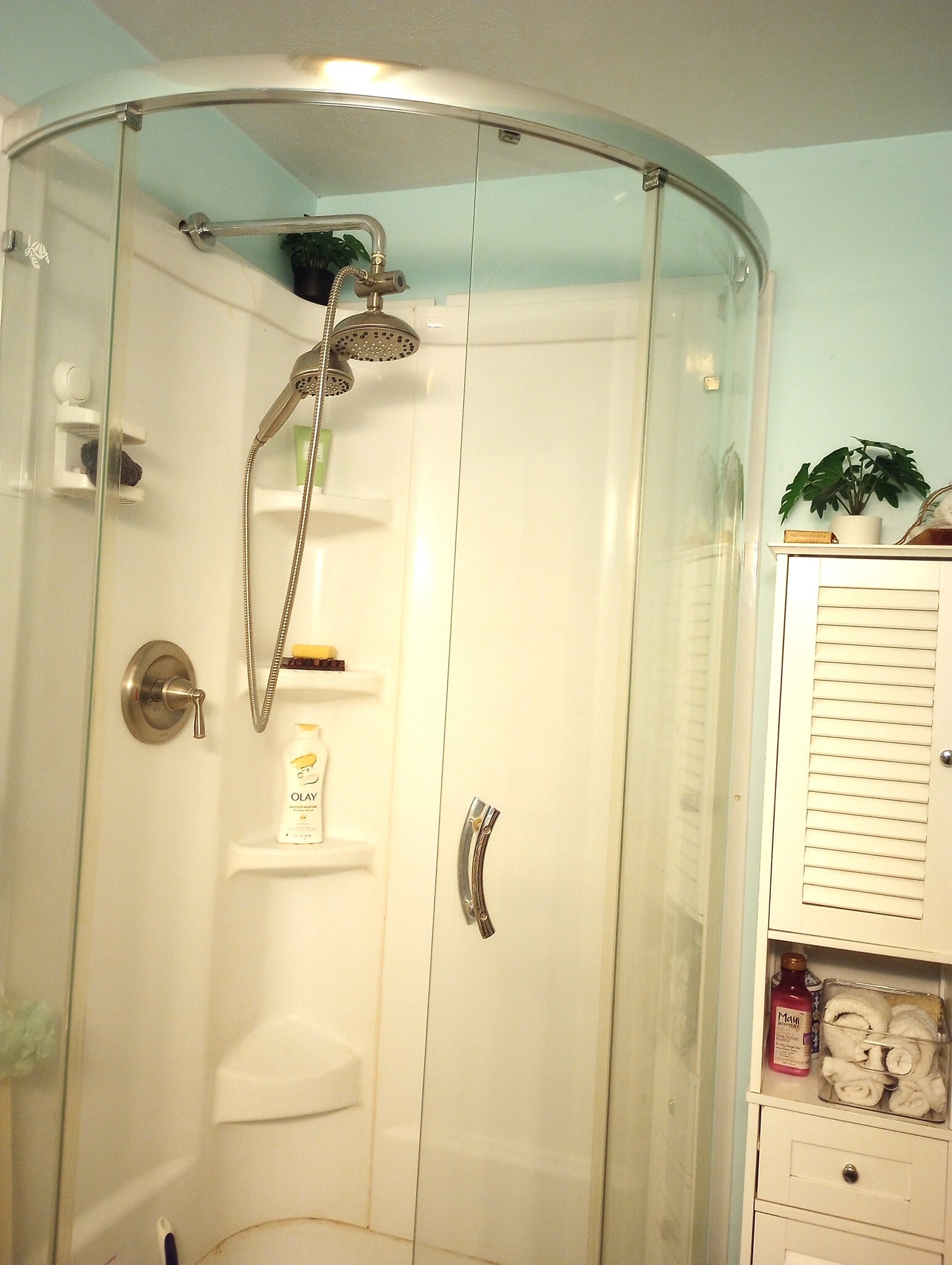 Deeper curved Shower - 281 Kaikea St