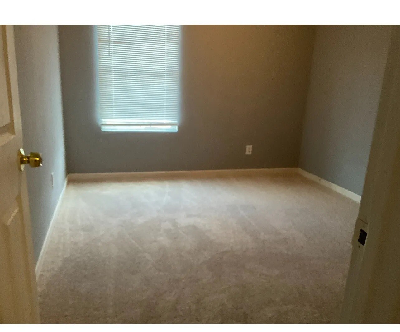 Building Photo - Room in House on Walton View