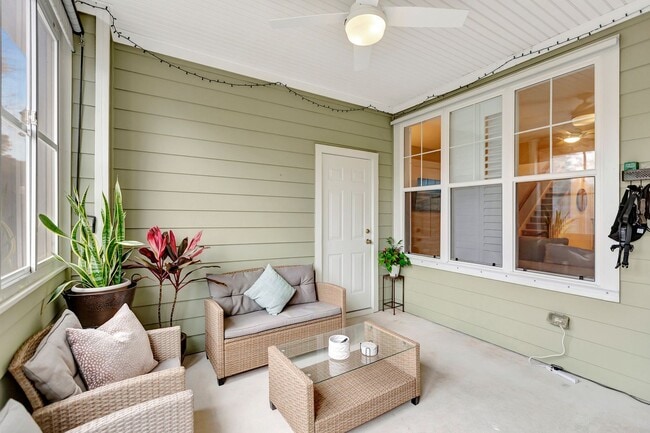 Building Photo - Immaculate Townhome in Dunes West