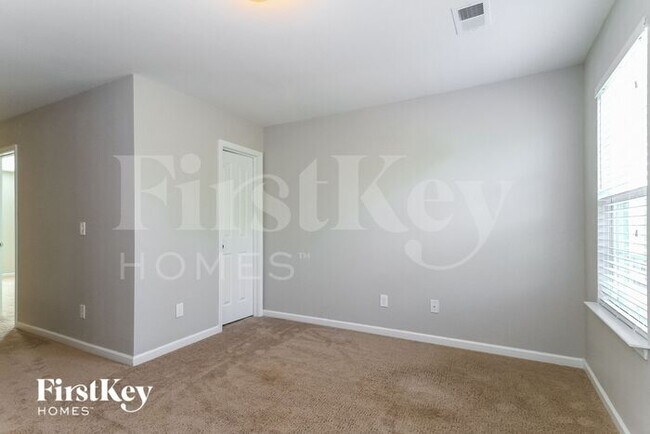 Building Photo - 1541 Weatherend Dr