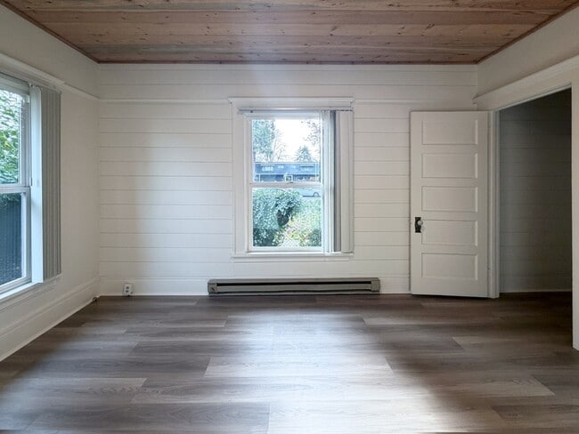 Building Photo - 577 Madison St