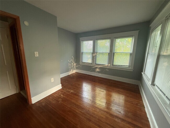 Building Photo - 337 Riverside Dr
