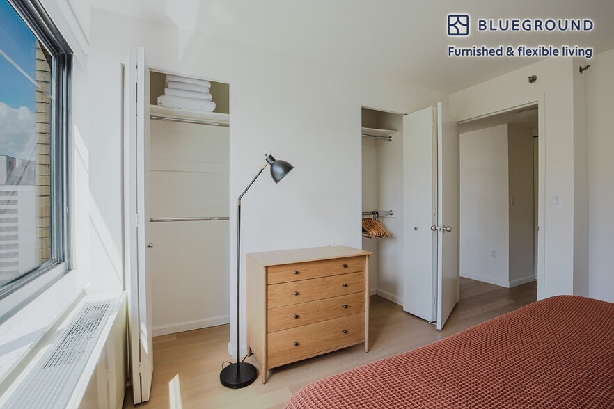 Building Photo - 180 W 20th St