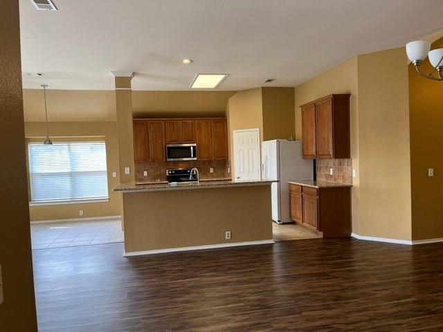 Building Photo - 3818 English Oak Dr