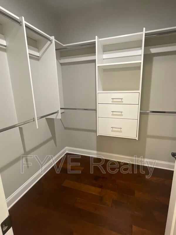 Building Photo - 120 Utsesti Way