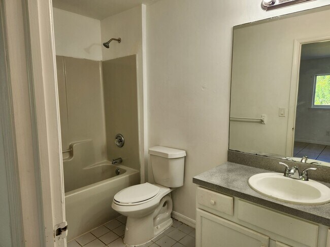 Building Photo - LO 4770-4772 Jordan Ave S