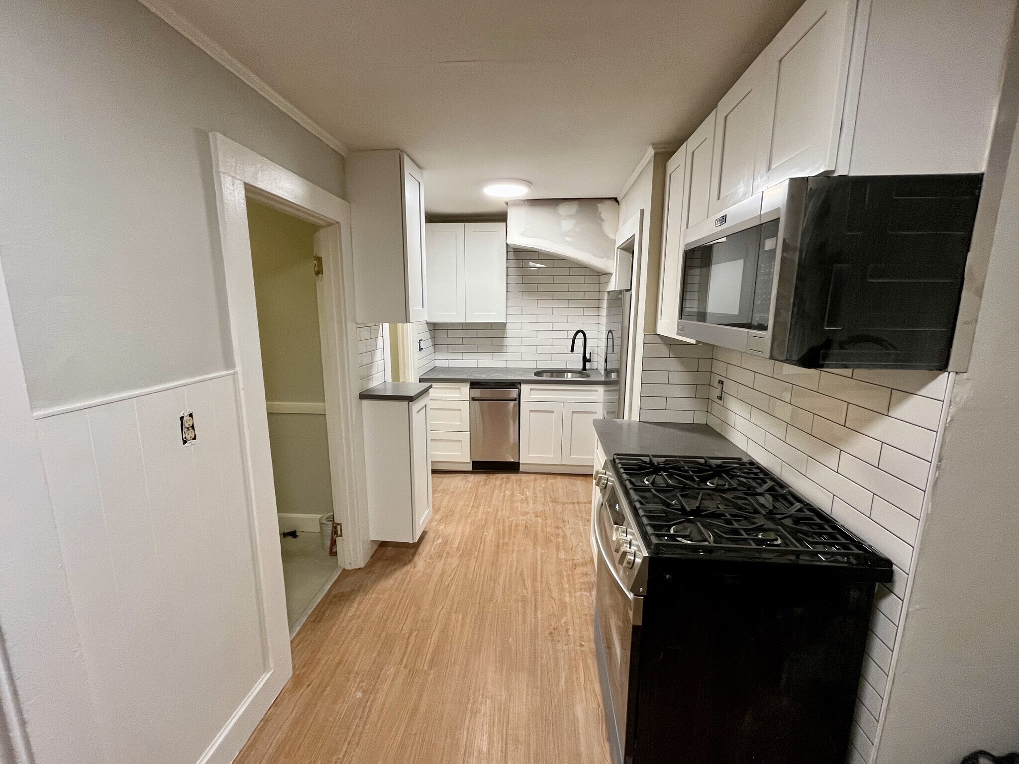 Kitchen4 - 171 Austin St