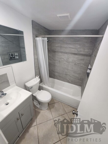 Building Photo - 12515 1st Is