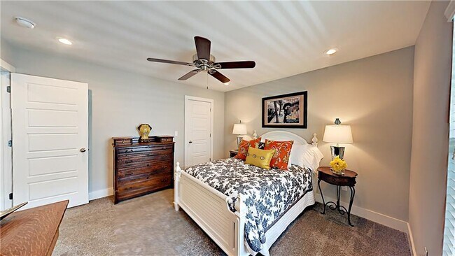 Building Photo - 6519 W Pleasant Way
