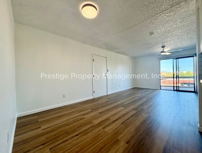 Building Photo - 6331 N Barcelona Ct
