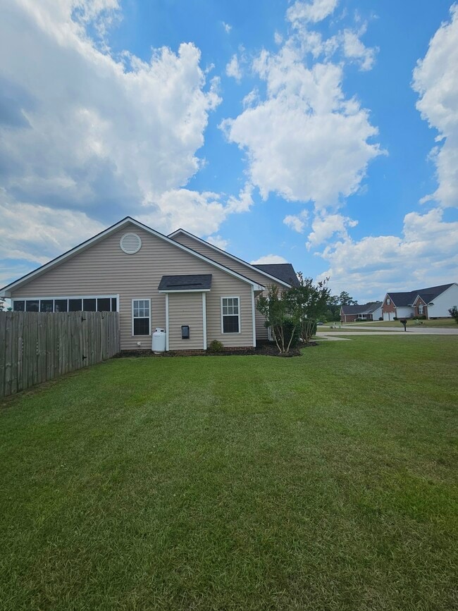 Building Photo - 389 Ivywood Ln