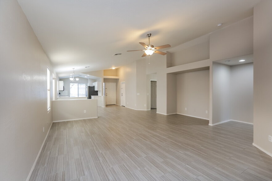 Building Photo - 4323 W Apollo Rd
