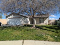 Building Photo - Large 4 bedroom 2 Bath Home in East Bakers...