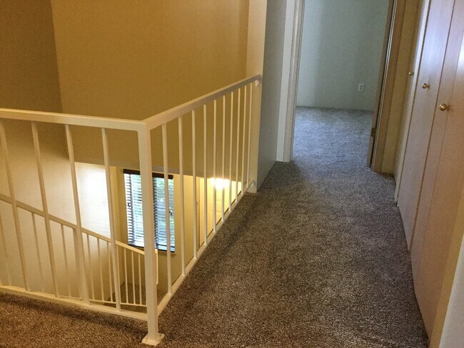 Building Photo - Modern 3-Bedroom Townhome in Prime Everett Location
