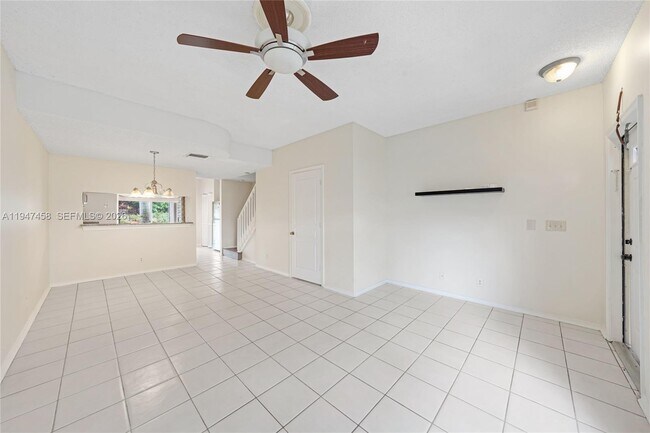 Building Photo - 4 Key W Ct