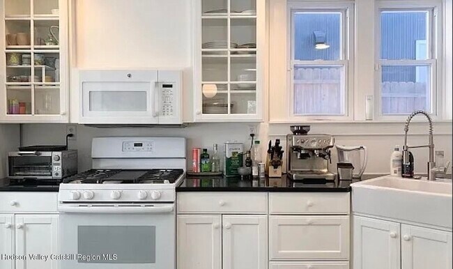 Building Photo - 967 Columbia St