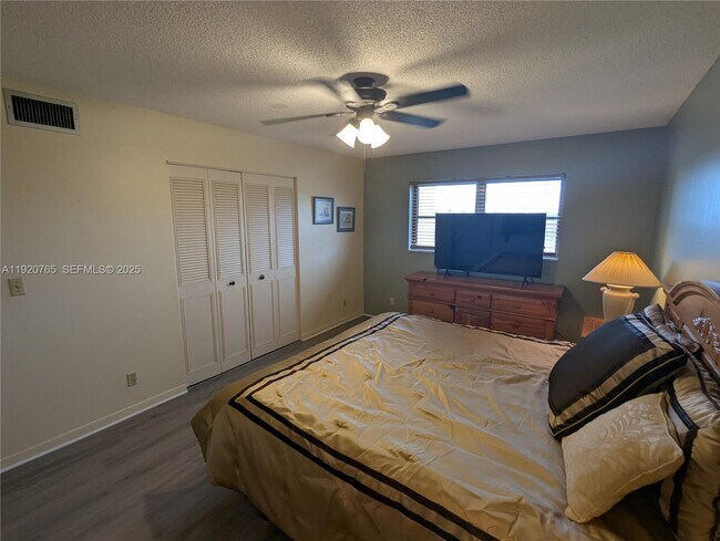 Building Photo - 4047 NW 16th St