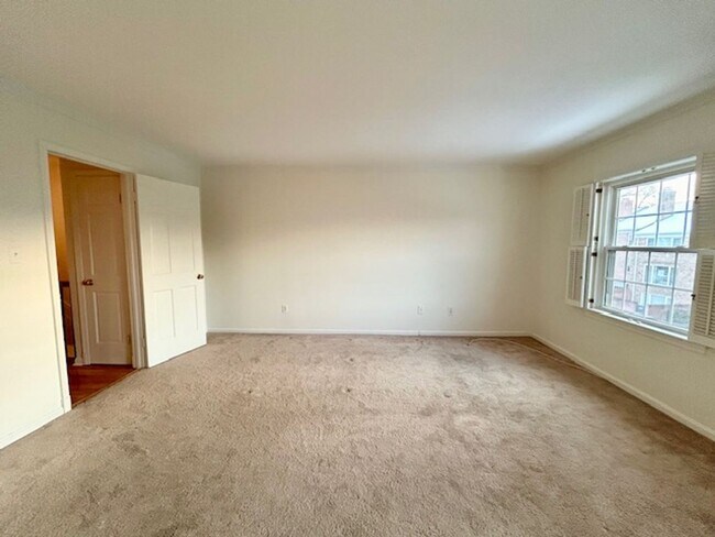 Building Photo - 10939 Wickshire Way