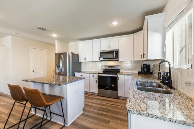 Building Photo - 10112 Falkland Rd