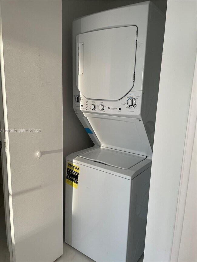 Building Photo - 2775 NE 187th St