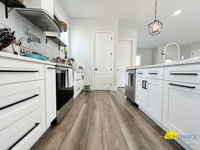 Building Photo - Stunning 5 bedroom home in Santa Rosa Beach!