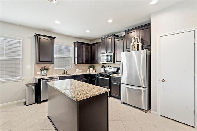 Building Photo - 504 Cinnamon Teal Ln