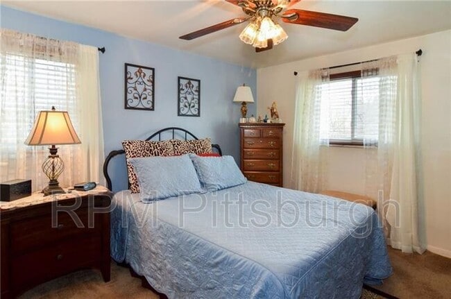 Building Photo - 825 Bethany Dr